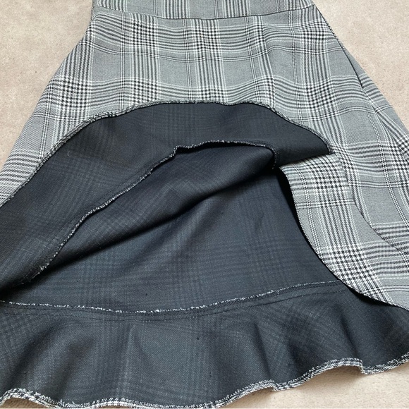 Zara ruffle Plaid Skirt Black/White - XS - Picture 2 of 5